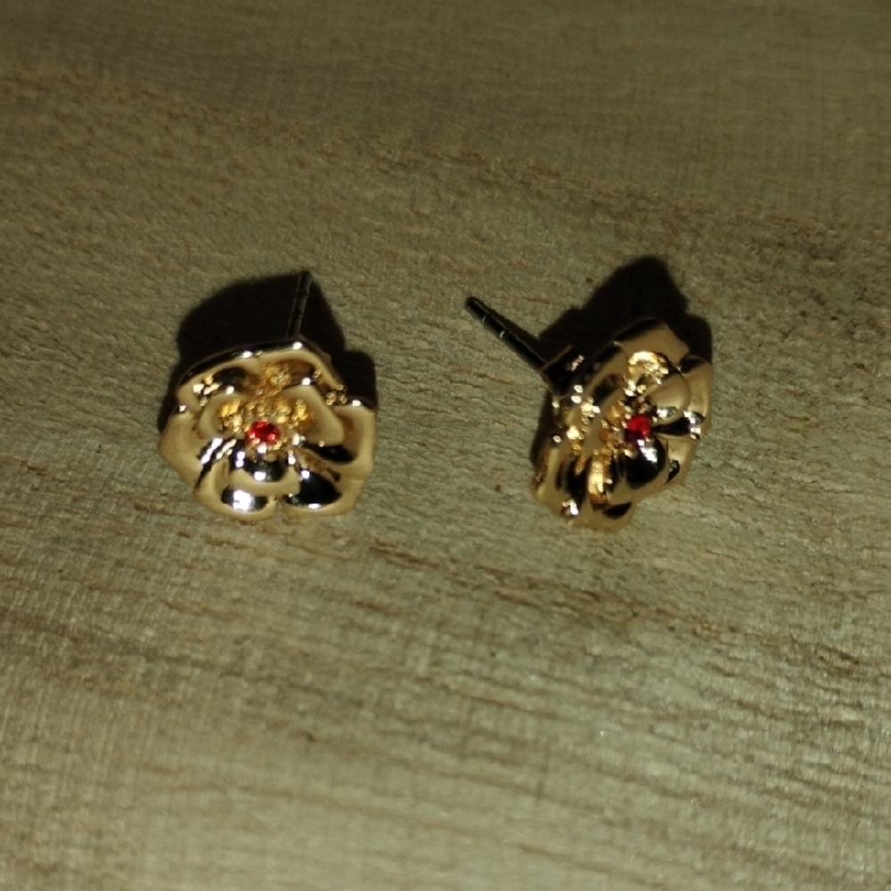 Red Stone Floral Stud Earrings